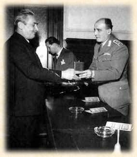 cesareleonardi_1.jpg Mastro Cesare Leonardi riceve il riconoscimento di "benemerito del turismo piacentino"